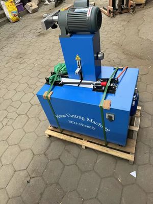 अच्छी कीमत धूल मुक्त नीली स्कीविंग और 4 परतें उन्नत और उपयोगकर्ता के अनुकूल बटन नियंत्रण के साथ इलेक्ट्रिक रबर नली काटने की मशीन ऑनलाइन
