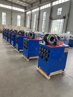 2 इंच उच्च मॉडल नीला रंग 10 मर जाता है हाइड्रोलिक नली Crimping मशीन 600T Crimping बल के साथ