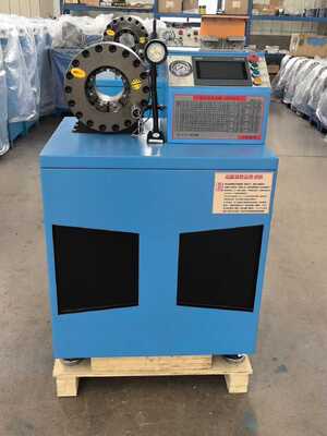 2 इंच आसमानी नीला रंग अच्छा डिज़ाइन 600T क्रिम्पिंग फोर्स नीला रंग क्रिम्पिंग आकार 2.5 इंच तक पहुंचें तेजी से बदलने वाले मोल्ड टूल्स के साथ रबर नली क्रिम्पिंग मशीन 6-51 मिमी रेंज और 10 विनिमेय डाईज़ के साथ