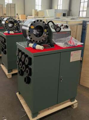 2 इंच 600T रबर नली क्रिम्पिंग मशीन उच्च मॉडल हरा रंग 220V/240V/380V/415V वोल्टेज 6-51 मिमी रेंज और 10 विनिमेय डाईज़ के साथ