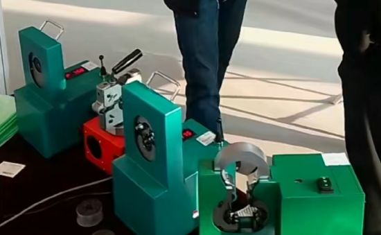 डिस्प्ले कंट्रोल के साथ 900W 3/4 इंच 220V एसी नली क्रिमपिंग मशीन