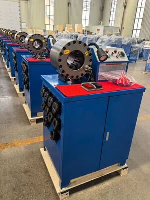 अच्छी कीमत 2" नीला रंग क्रिम्पिंग आकार 2.5 इंच भीतरी नली व्यास तक पहुंचता है बड़ी ताकत 600T क्रिम्पिंग फोर्स रबर नली क्रिम्पिंग मशीन 6-51 मिमी रेंज के साथ और तेजी से बदलने वाले मोल्ड टूल्स के साथ 10 विनिमेय डाईज़ ऑनलाइन