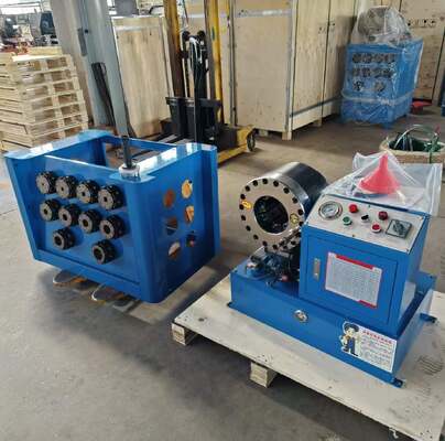 अच्छी कीमत 2" क्रिम्पिंग रेंज 64 मिमी तक 2.5 इंच नीला रंग 220V/240V/380V/415V वोल्टेज हाइड्रोलिक नली क्रिम्पिंग मशीन बटन नियंत्रण सिस्टम फास्ट चेंज मोल्ड टूल और रैक और 10 इंटरचेंजेबल डाइज़ के साथ ऑनलाइन
